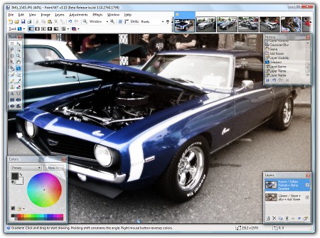 il quadro lavoro di paint.net con disposti ai quattro angoli la tavolozza strumenti, colori, cronologia e livelli